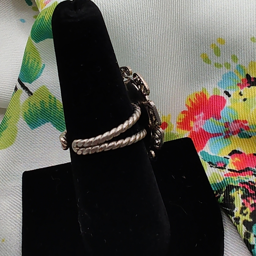 Vintage Mourning Cameo Ring - Silver Tone Adjustable Hematite Filigree - Picture 3 of 6